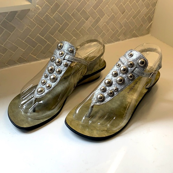 Ladies studded silver sandals by: Chinese Laundry - Picture 3 of 9